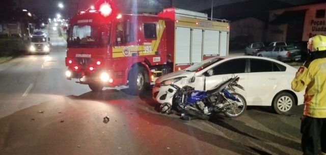 Motociclista sofre fratura no fêmur após colisão na Avenida Willy Barth em SMOeste
