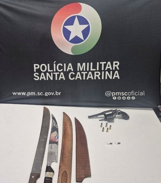 Homem é preso após tentar atropelar policial e portar arma em Chapecó