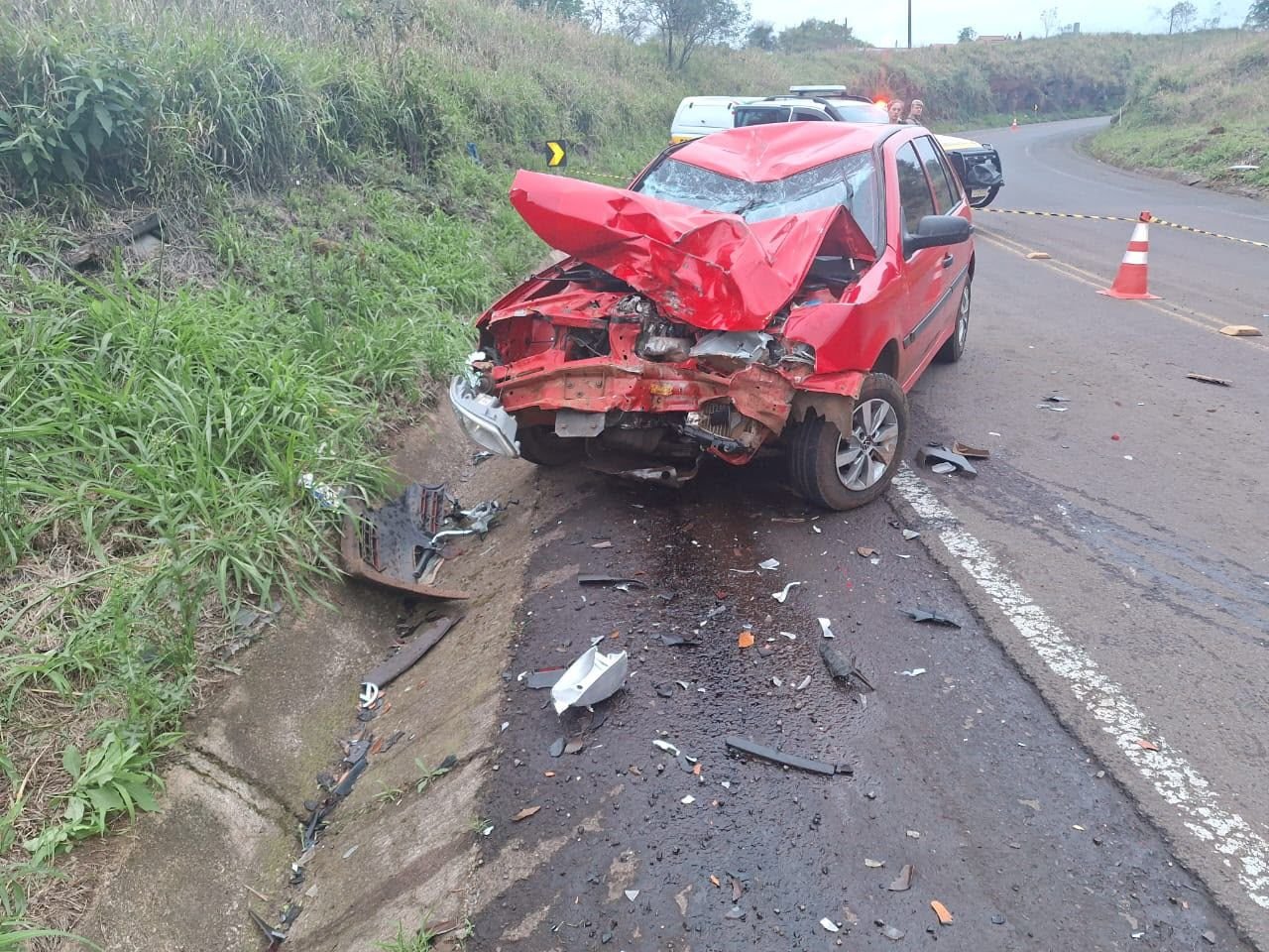 Colisão entre carro e motocicleta resulta em um morto e um ferido grave na SC-161