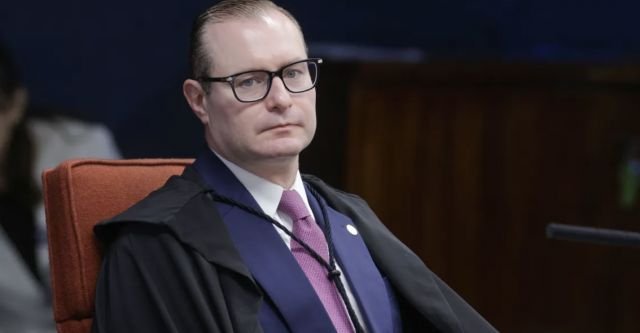 PF entrega dados do celular de Vorcaro ao gabinete de Zanin