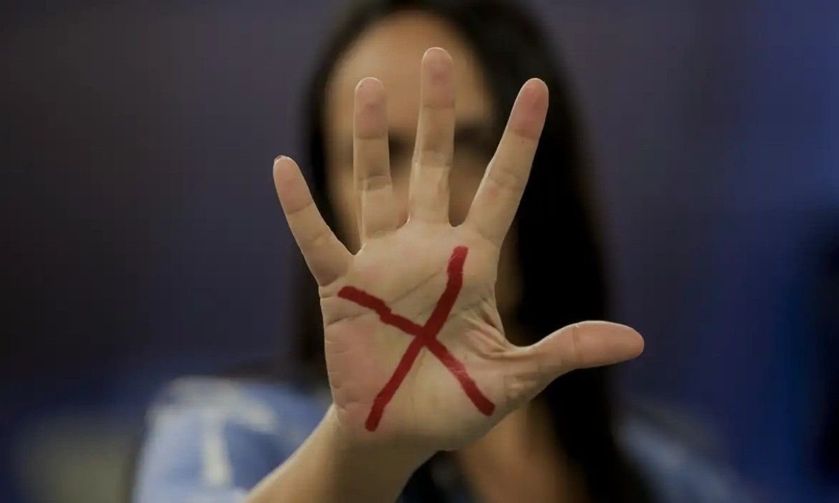 Homem é preso por descumprir medida protetiva e agredir ex-companheira em SC