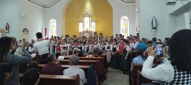 Grupo Folclórico Italiano Madonna di Caravaggio retorna de evento no Espírito Santo