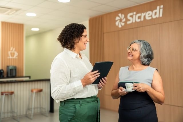 Sicredi se destaca no anuário Valor 1000 como um dos maiores bancos do Brasil