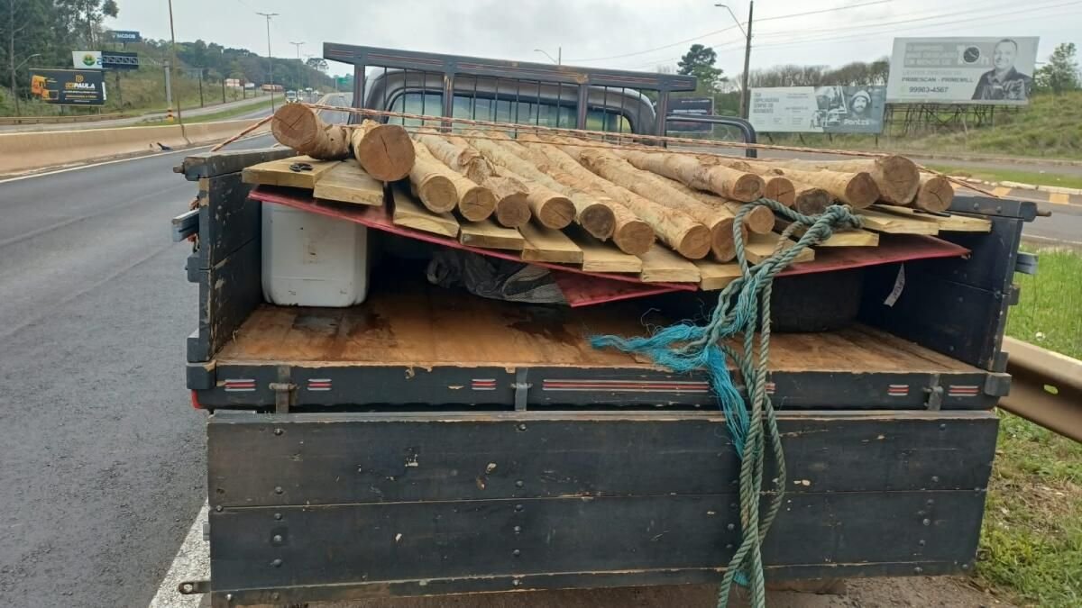 PRF apreende 500 litros de agrotóxicos contrabandeados em Chapecó