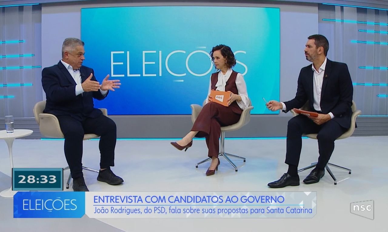 João Rodrigues propõe tornozeleira eletrônica para agressores e privatização da Casan