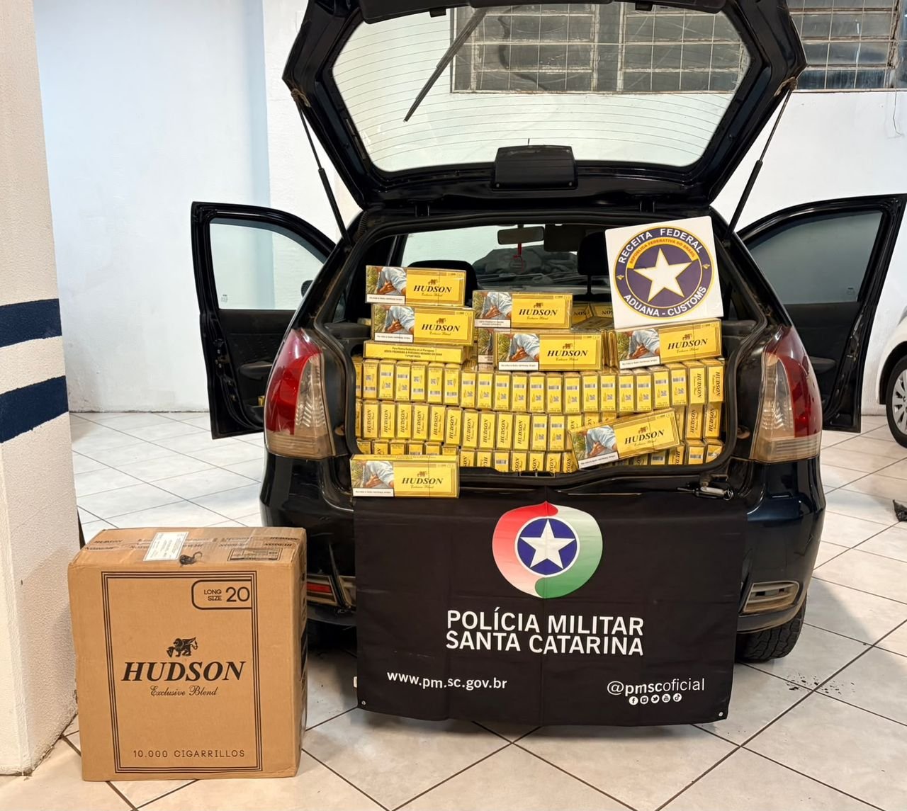 Motorista é preso após perseguição com 8 mil maços de cigarros em Maravilha