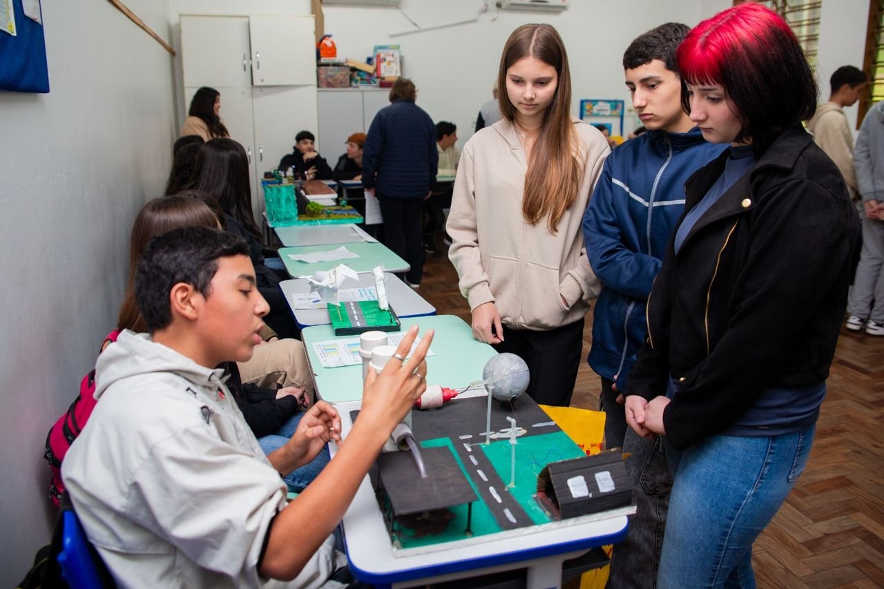 Estudantes de Chapecó realizam exposição sobre fontes de energia