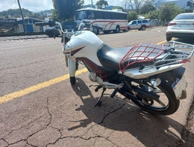 Colisão entre moto e carro deixa passageiro ferido em São José do Cedro