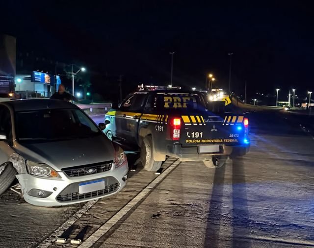 Acidente entre carro e carreta é registrado na BR-163 em São José do Cedro