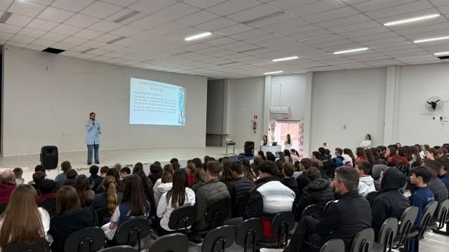 Palestra sobre Saúde Bucal é realizada para alunos em Guaraciaba