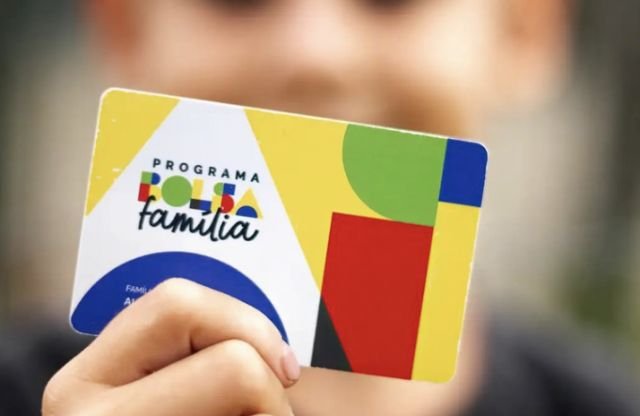 Governo anuncia reajuste de 15% no Bolsa Família a 17 dias da eleição