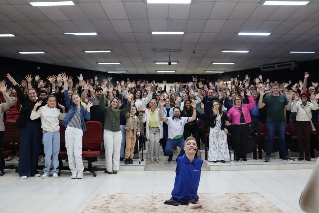 Tiago Link emociona público em palestra sobre superação em Maravilha