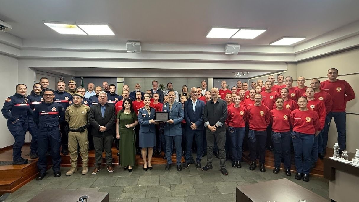 Câmara de Chapecó homenageia Corpo de Bombeiros pelos 100 anos