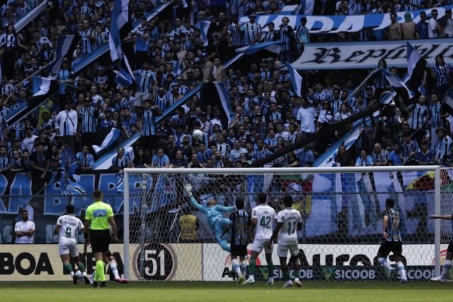 Grêmio empata com Palmeiras na estreia de Renato Portaluppi