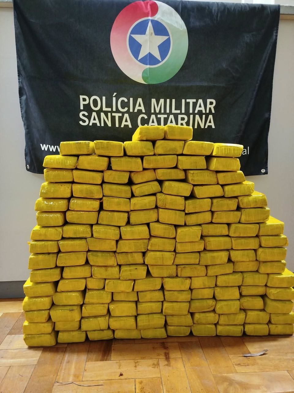 Polícia Militar apreende 82 kg de maconha após perseguição em Dionísio Cerqueira