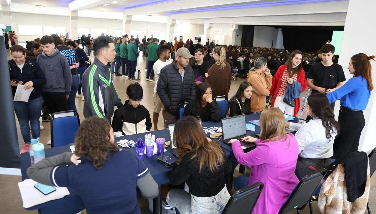 Feirão do Jovem Aprendiz reúne 978 cadastros em Chapecó