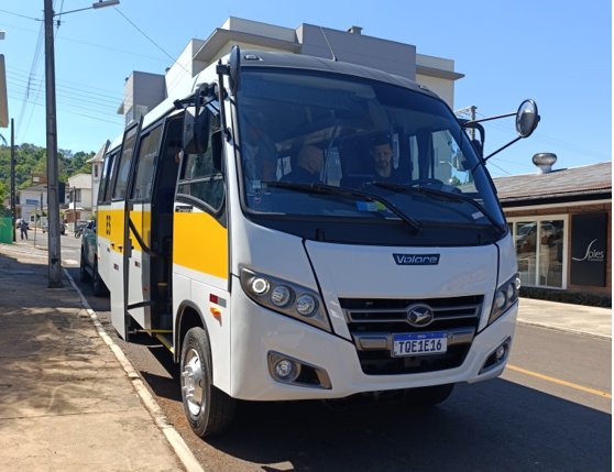 Município de Tunápolis recebe novo micro-ônibus 0 km