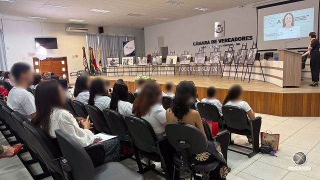 Programa Novos Caminhos homenageia 21 adolescentes do Extremo Oeste em São Miguel do Oeste
