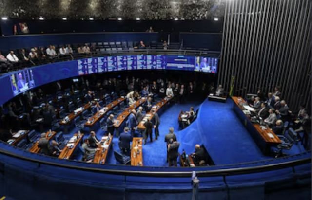 Senado discute PEC 221/2019 que acaba com escala 6x1 e reduz jornada de trabalho