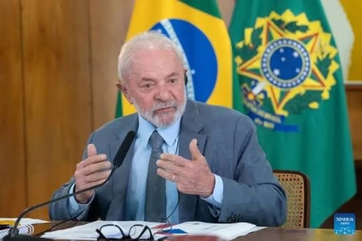 Brasil se prepara para eleições polarizadas entre Lula e Flávio Bolsonaro neste domingo