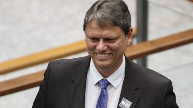 Tarcísio de Freitas é reeleito governador de São Paulo no primeiro turno com 62,85% dos votos