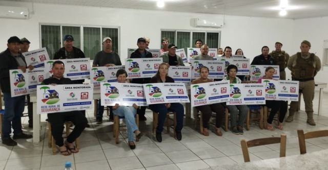 Cerca de 30 famílias de Barra Bonita se unem à Rede de Segurança Rural da PM
