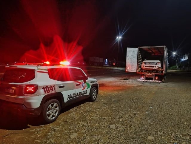 Homem é preso com caminhonete furtada em caminhão na SC-157 em São Lourenço do Oeste