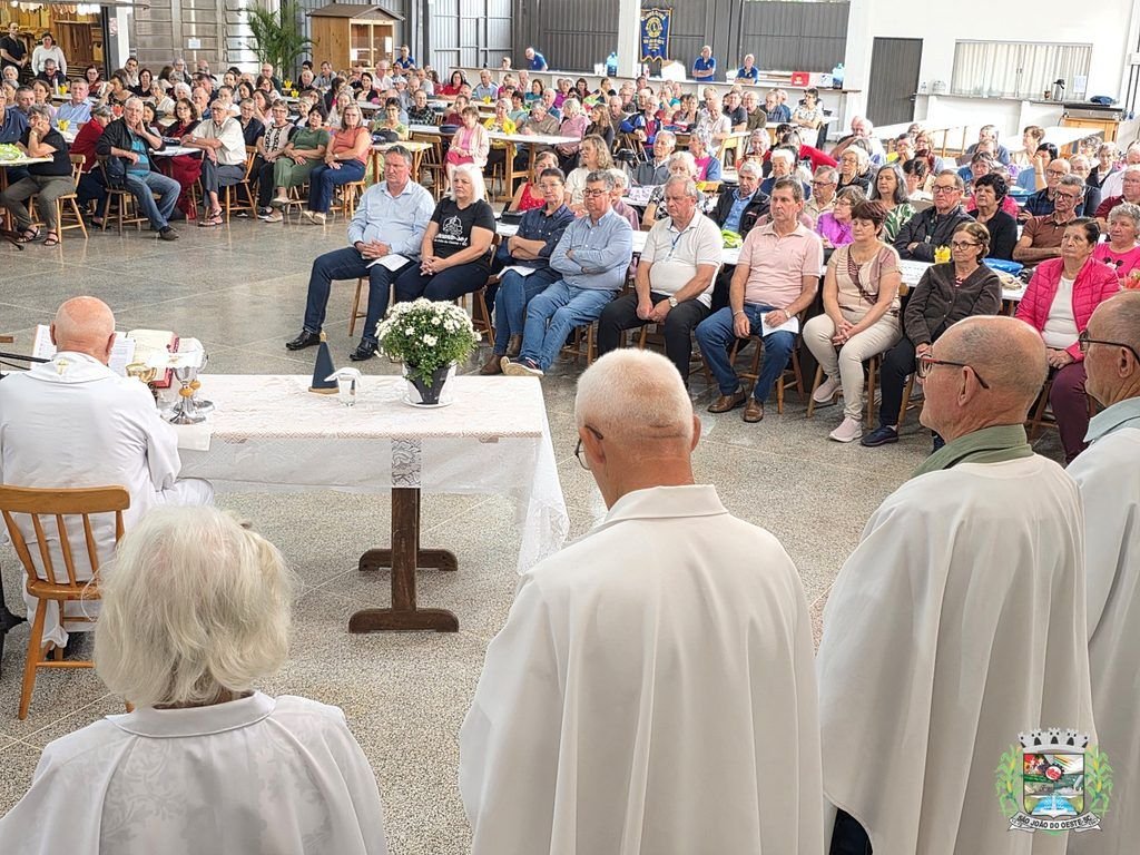 São João do Oeste encerra encontros da Terceira Idade com 1.200 participantes