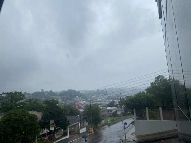 Defesa Civil alerta para risco alto de temporais no Oeste de SC nesta terça-feira