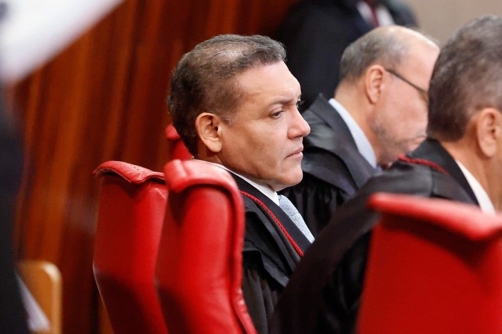 TSE suspende canal 'Exército do Lula' após pedido de Flávio Bolsonaro