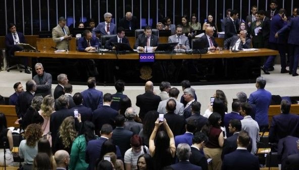Senado vota nesta quarta-feira a PEC que acaba com a jornada 6x1 e reduz carga horária