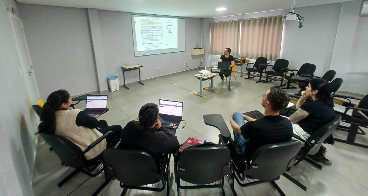Professores de Arte e Educação Física de Guaraciaba se atualizam em formação