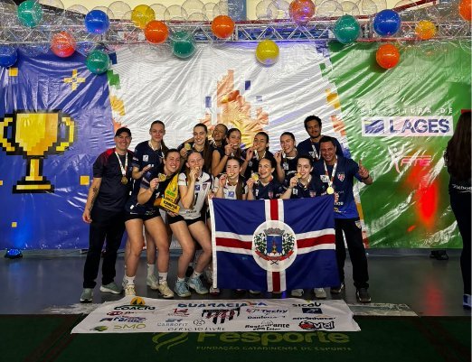Guaraciaba conquista título estadual da OLESC no voleibol feminino após vitória emocionante sobre Lages