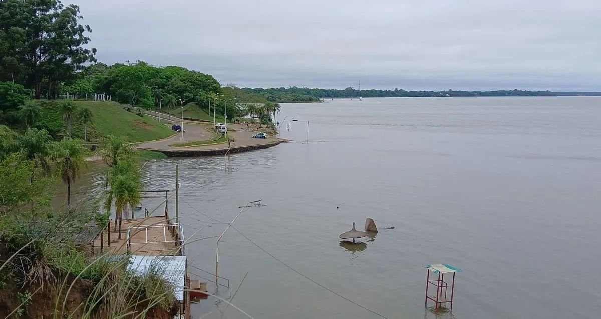 Cresce o Paraná e já são 57 evacuados em Isla Apipé; Ituzaingó em alerta