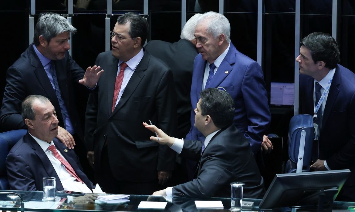 Senado adia votação da PEC da Segurança Pública após impasse sobre maioridade penal