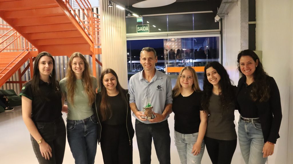 Dia do Professor: docentes da UCEFF compartilham histórias de inspiração e transformação