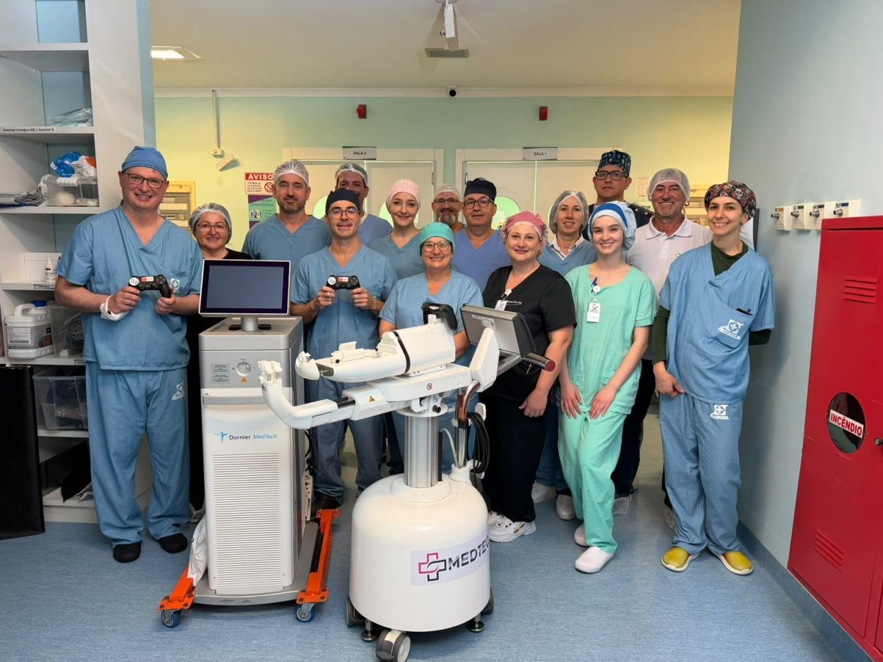 Maravilha realiza primeira cirurgia robótica com o robô ILY para cálculos urinários