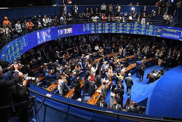 FIESC e Facisc alertam sobre impactos da PEC que acaba com a escala 6x1 em SC