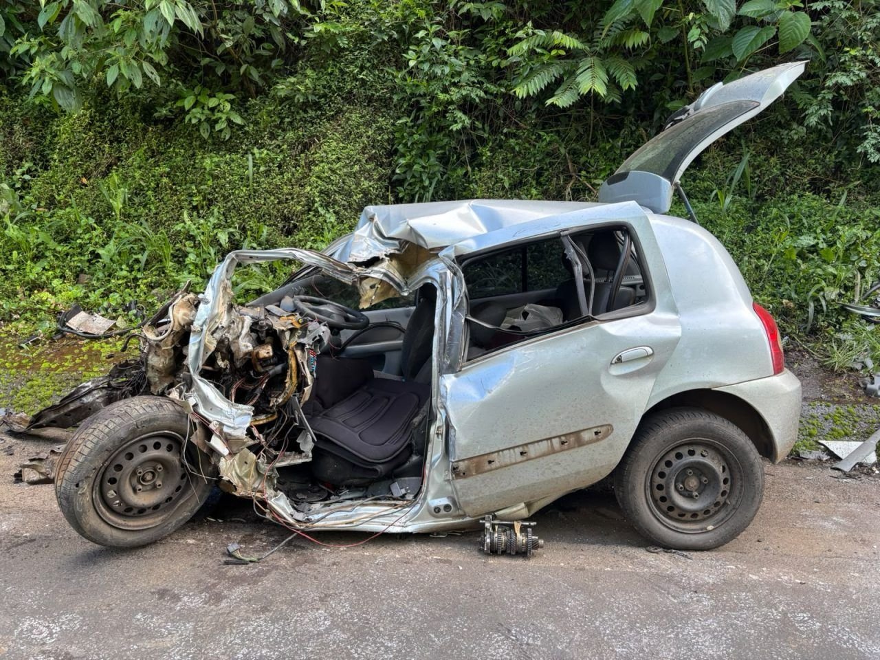 Mulher de 26 anos morre em colisão entre carro e caminhão na SC-157 em Coronel Freitas