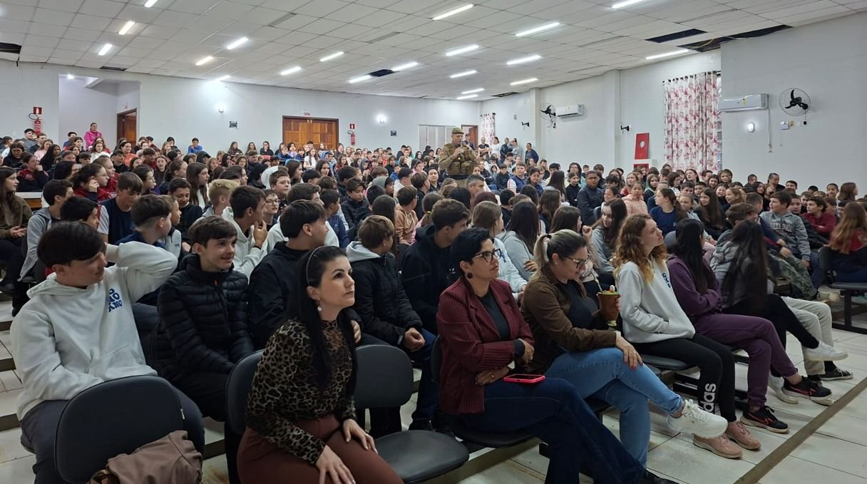 Guaraciaba realiza atividade educativa sobre autopropelidos e bullying