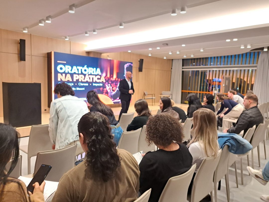 UCEFF promove oficina de oratória para fortalecer a comunicação e a confiança dos acadêmicos