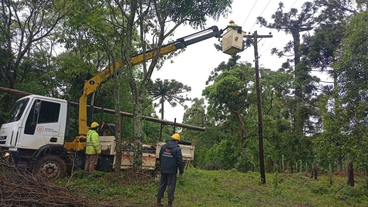 Equipes reforçadas trabalham para restaurar energia em Irigoyen e Dos Hermanas após temporal