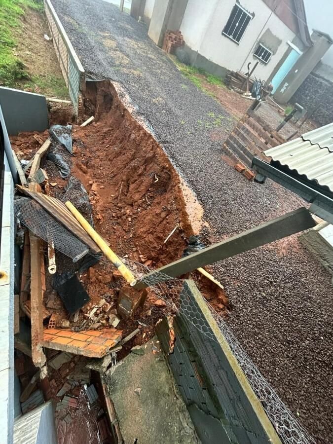 Deslizamento de terra em Dionísio Cerqueira leva à interdição de residência