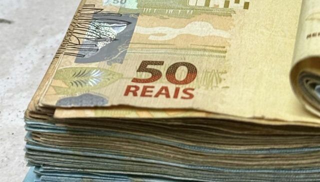 Mercado reage à reeleição de Lula com forte desvalorização do real e quedas de ações