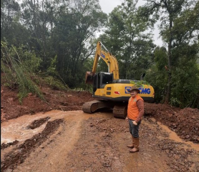 Novo deslizamento de terra interdita acesso à Linha Traíra, em Guaraciaba