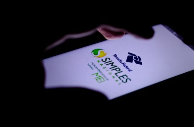 Empresas do Simples Nacional devem decidir até 30 de outubro sobre novos tributos