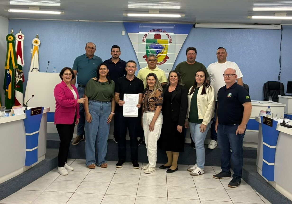 Profissionais da Educação de Descanso recebem Moção de Aplauso por incentivo à leitura